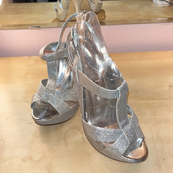 ALDO Silver T-Strap High Heel. Platform toe. Size 7. Glitter and sparkly! - Picture 4 of 4